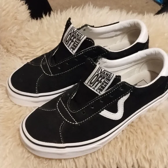 Black and white top vans size 5.5